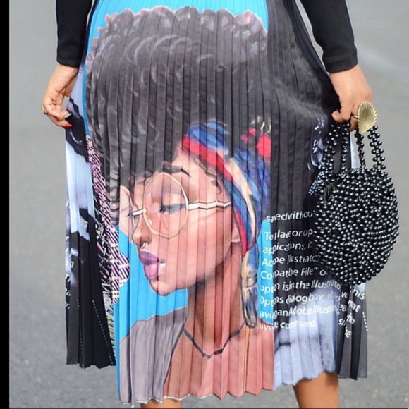 Pleated skirts Strong afro women - Picture 3 of 4